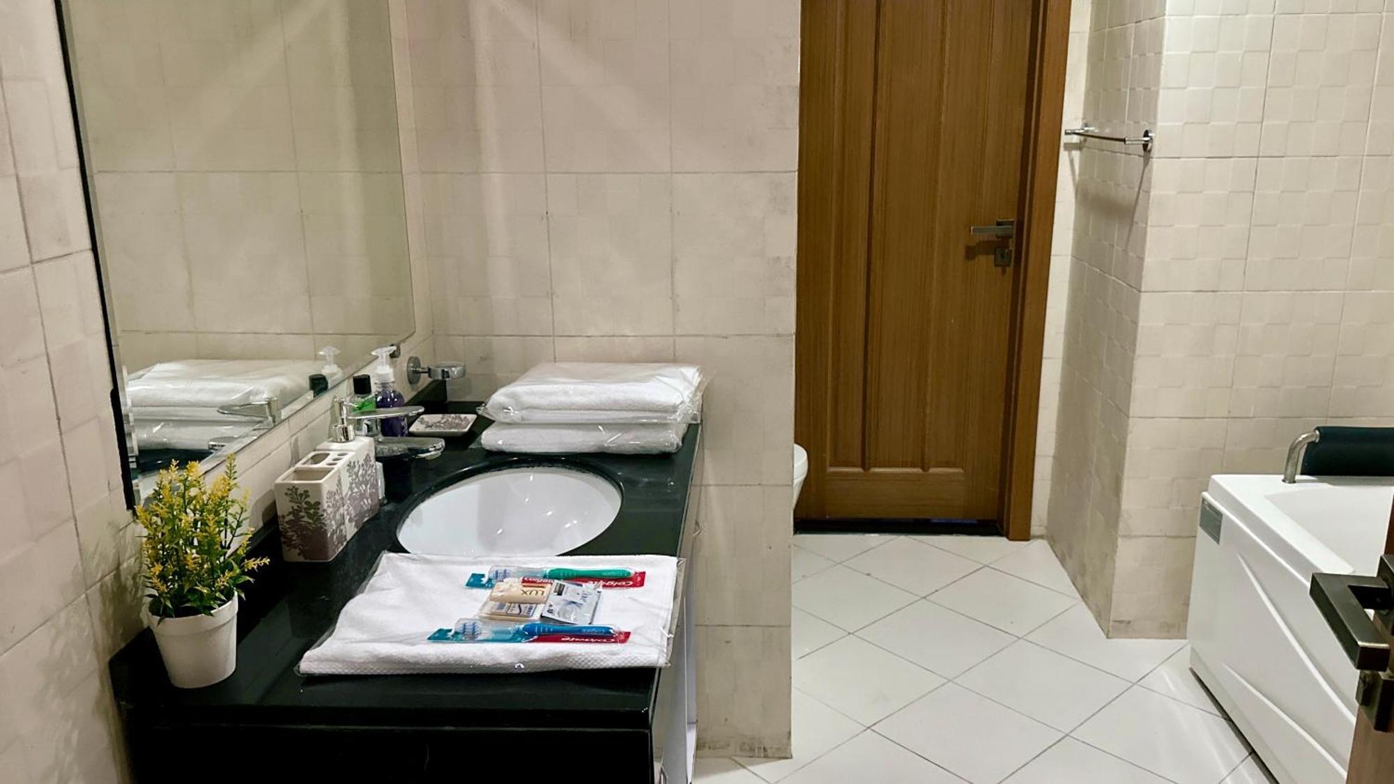 Centaurus Apartment Исламабад Екстериор снимка