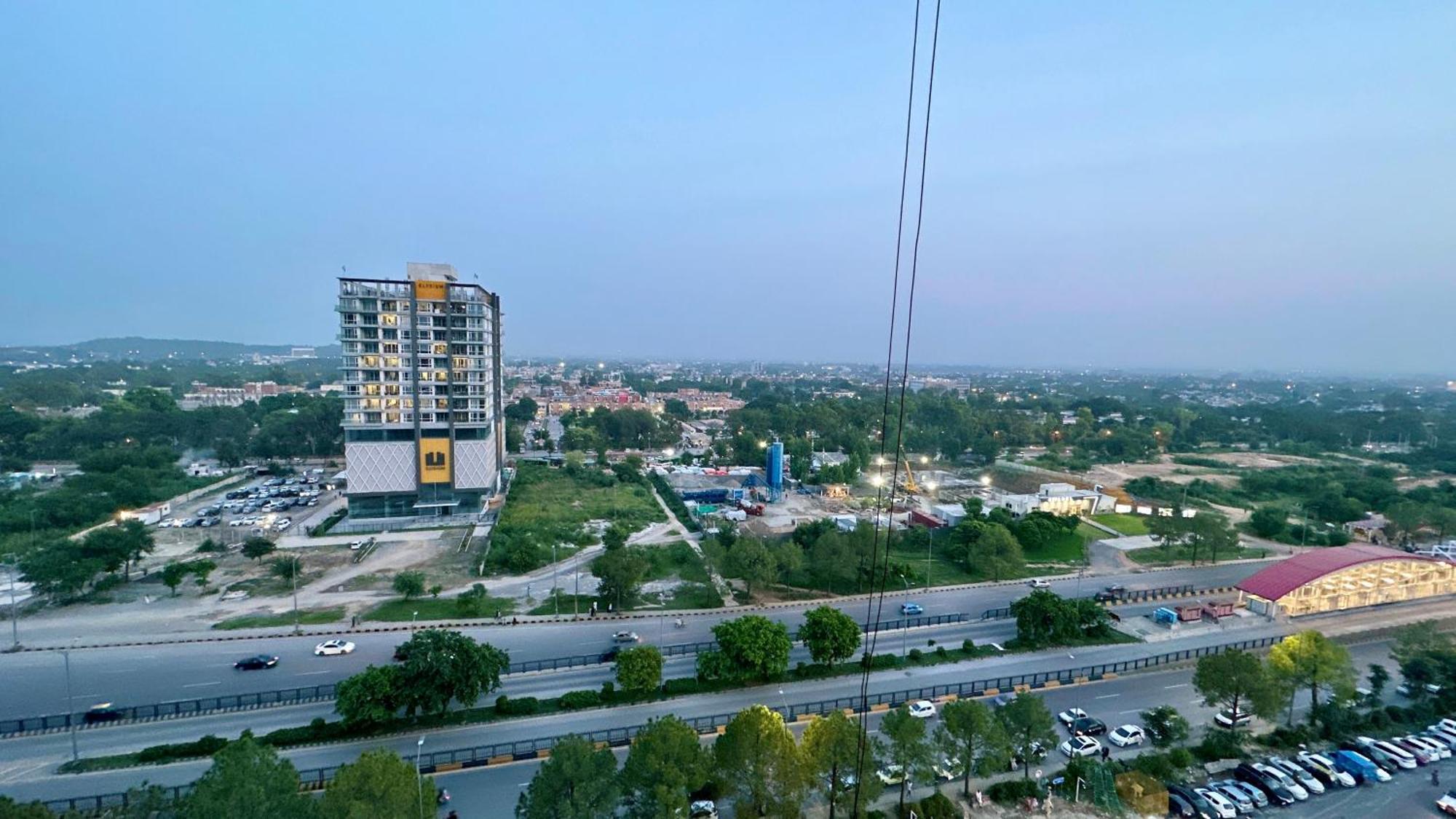 Centaurus Apartment Исламабад Екстериор снимка